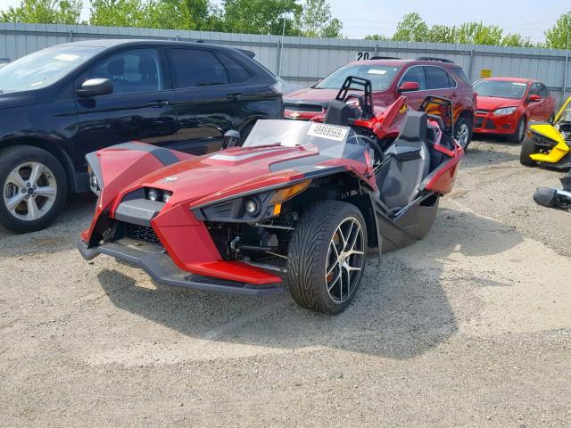 57XAAPFA9J8128404 - 2018 POLARIS SLINGSHOT RED photo 2
