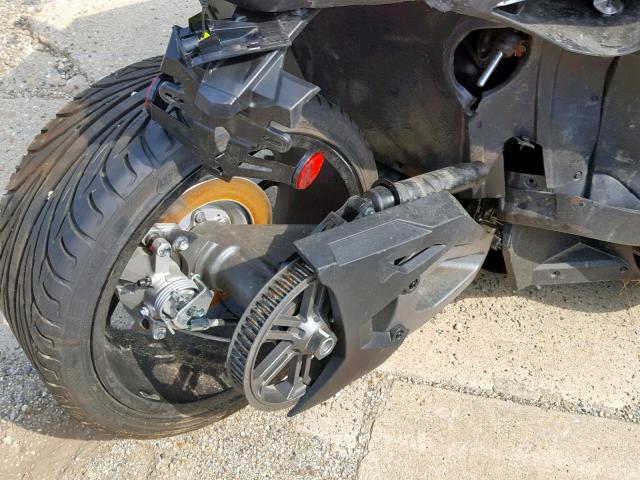 57XAAPFA9J8128404 - 2018 POLARIS SLINGSHOT RED photo 9