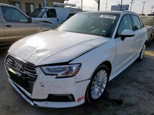 WAUUPBFF4JA057010 - 2018 AUDI A3 E-TRON WHITE photo 2