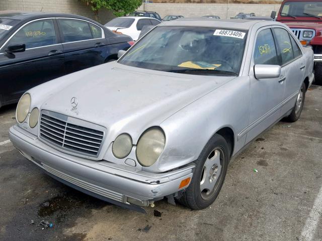 WDBJF72FXVA395642 - 1997 MERCEDES-BENZ E 420 SILVER photo 2