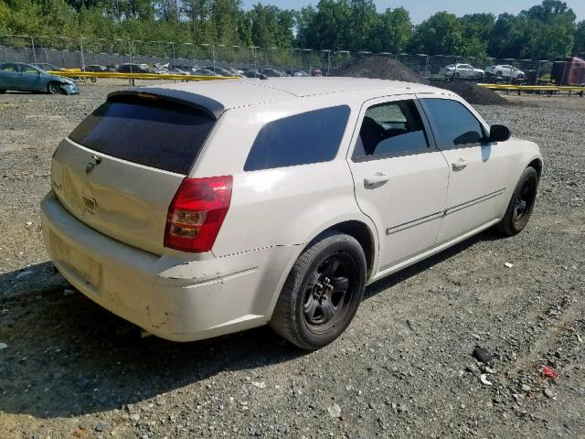 2D8GV472X8H134389 - 2008 DODGE MAGNUM WHITE photo 4