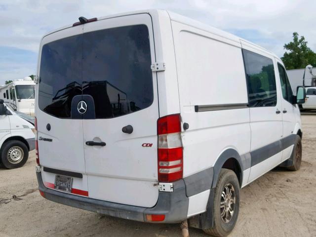 WD3PE7CC6B5543299 - 2011 MERCEDES-BENZ SPRINTER 2 WHITE photo 4