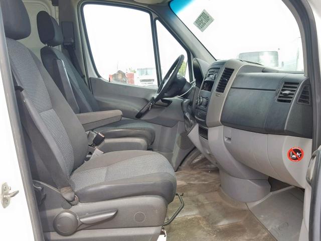 WD3PE7CC6B5543299 - 2011 MERCEDES-BENZ SPRINTER 2 WHITE photo 5