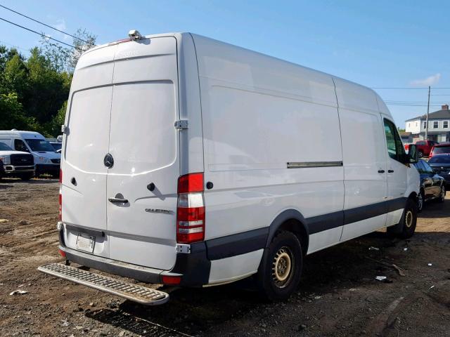 WD3PE8DB8FP133898 - 2015 MERCEDES-BENZ SPRINTER 2 WHITE photo 4