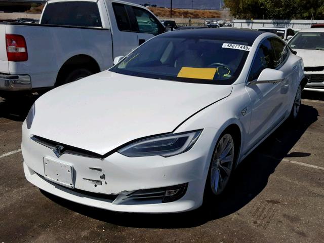 5YJSA1E25JF253579 - 2018 TESLA MODEL S أبيض صورة 2