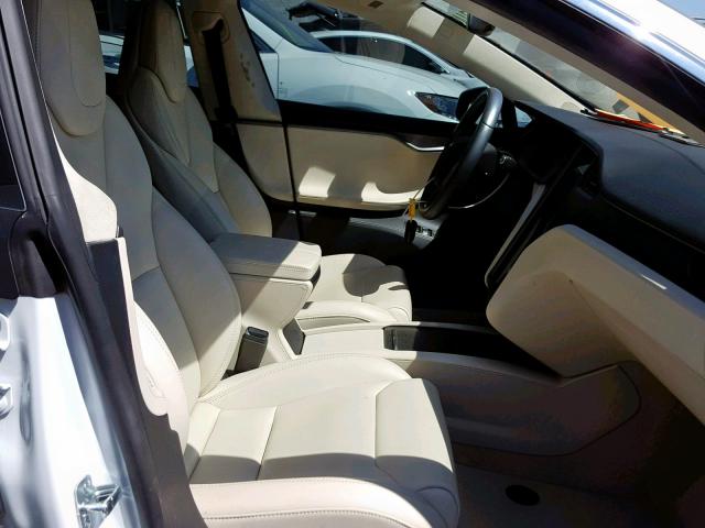 5YJSA1E25JF253579 - 2018 TESLA MODEL S أبيض صورة 5