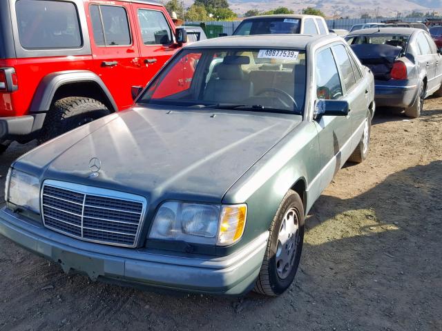 WDBEA34E0RC074944 - 1994 MERCEDES-BENZ E 420 GREEN photo 2