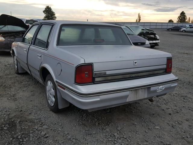 2G3AM5131J2321995 - 1988 OLDSMOBILE CUTLASS CI SILVER photo 3