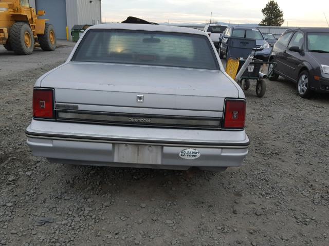 2G3AM5131J2321995 - 1988 OLDSMOBILE CUTLASS CI SILVER photo 9