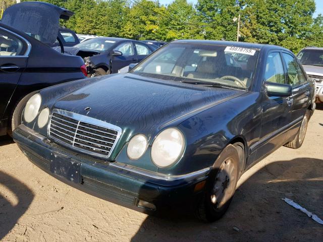 WDBJF65F7WA530552 - 1998 MERCEDES-BENZ E 320 GREEN photo 2