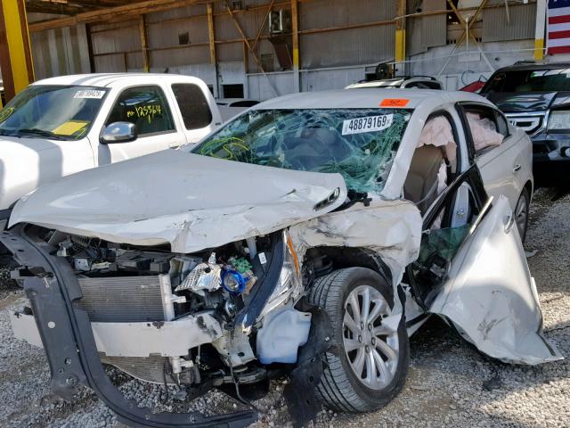 1G4GB5G37GF228781 - 2016 BUICK LACROSSE WHITE photo 2