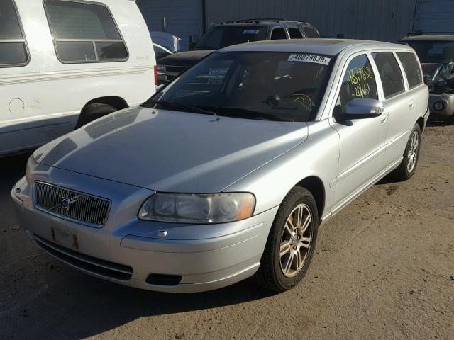 YV1SW612171656197 - 2007 VOLVO V70 SILVER photo 2