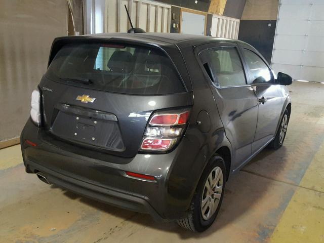 1G1JG6SH3J4104040 - 2018 CHEVROLET SONIC GRAY photo 4