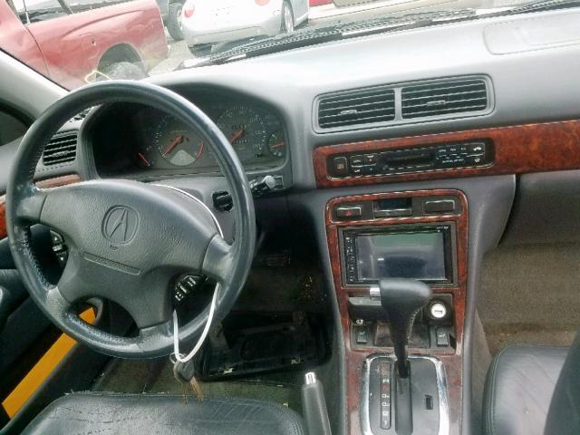19UYA225XWL009740 - 1998 ACURA 3.0CL Plata foto 9