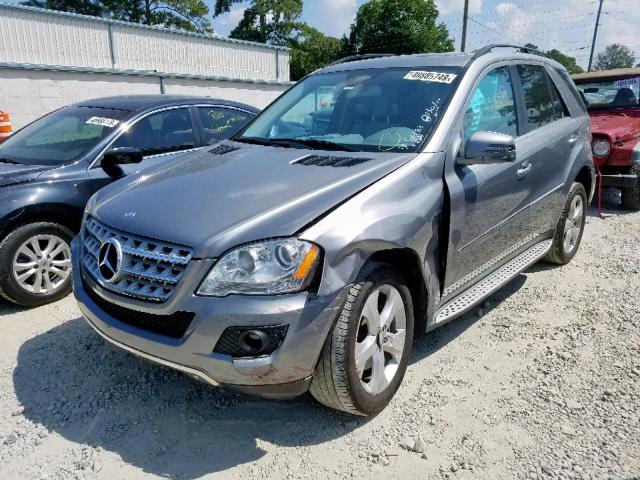 4JGBB2FB2BA726488 - 2011 MERCEDES-BENZ ML 350 BLU SILVER photo 2