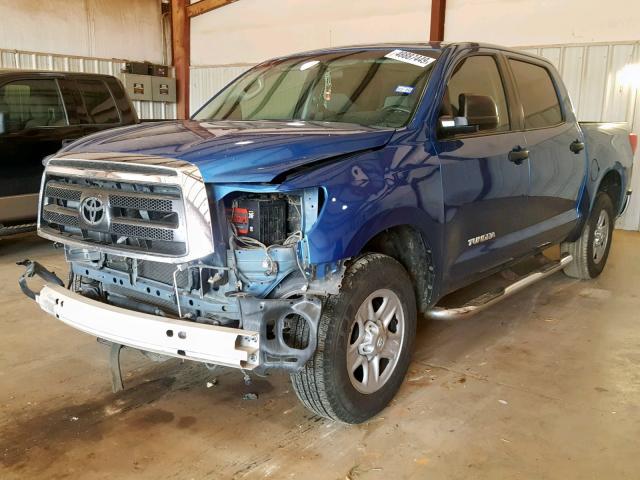 5TFEM5F11AX017907 - 2010 TOYOTA TUNDRA CRE BLUE photo 2