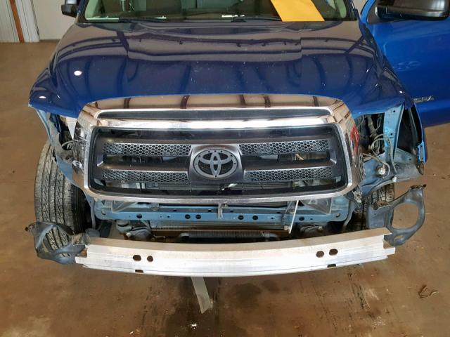 5TFEM5F11AX017907 - 2010 TOYOTA TUNDRA CRE BLUE photo 7