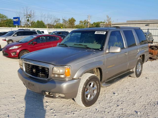 1GYEK63R3YR185143 - 2000 CADILLAC ESCALADE L GRAY photo 2