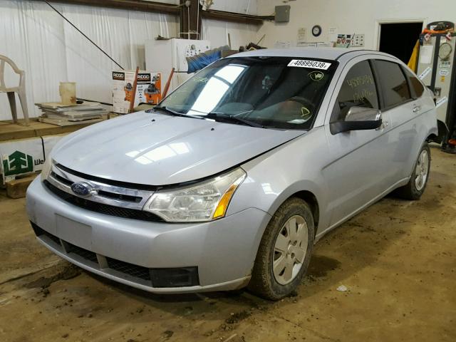 1FAHP34N38W119164 - 2008 FORD FOCUS S/SE SILVER photo 2