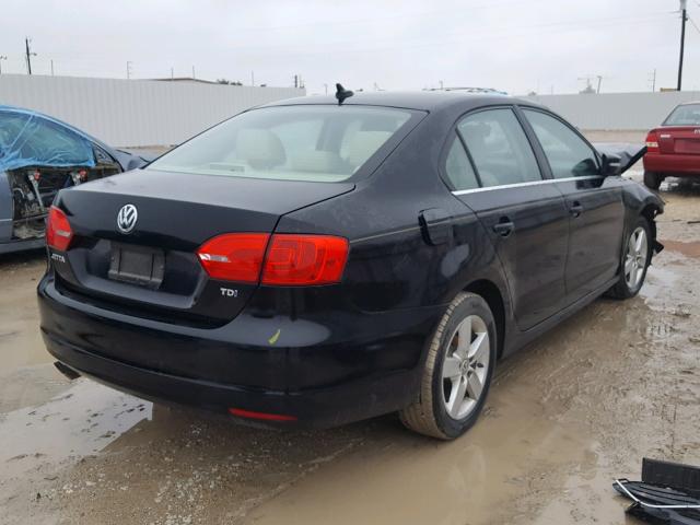 3VWLL7AJ8DM404720 - 2013 VOLKSWAGEN JETTA TDI BLACK photo 4