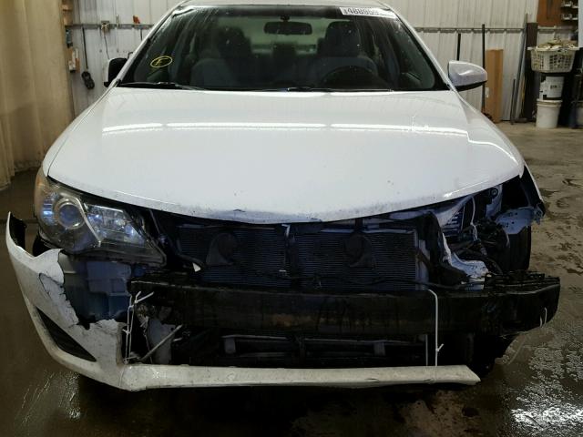 4T4BF1FK2ER425985 - 2014 TOYOTA CAMRY L WHITE photo 9