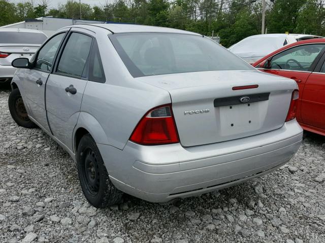 1FAFP34N07W334619 - 2007 FORD FOCUS ZX4 SILVER photo 3