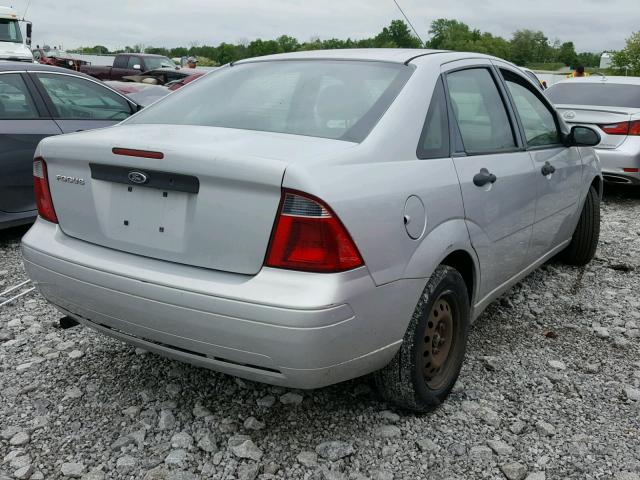 1FAFP34N07W334619 - 2007 FORD FOCUS ZX4 SILVER photo 4