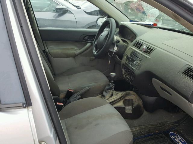 1FAFP34N07W334619 - 2007 FORD FOCUS ZX4 SILVER photo 5