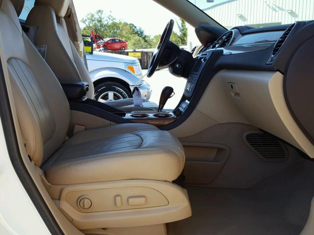 5GAKRDED3CJ423088 - 2012 BUICK ENCLAVE WHITE photo 5