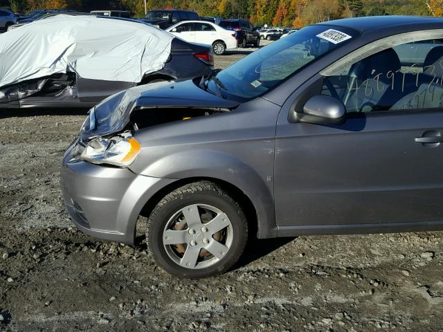 KL1TD56E99B306169 - 2009 CHEVROLET AVEO LS GRAY photo 9