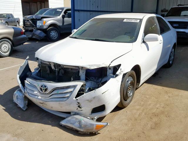 4T4BF3EKXAR019539 - 2010 TOYOTA CAMRY BASE WHITE photo 2