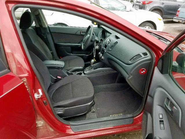 KNAFU5A22B5331807 - 2011 KIA FORTE EX RED photo 5