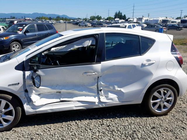 JTDKDTB3XG1131429 - 2016 TOYOTA PRIUS C WHITE photo 10