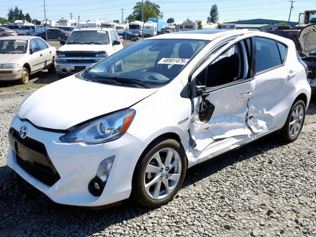 JTDKDTB3XG1131429 - 2016 TOYOTA PRIUS C WHITE photo 2