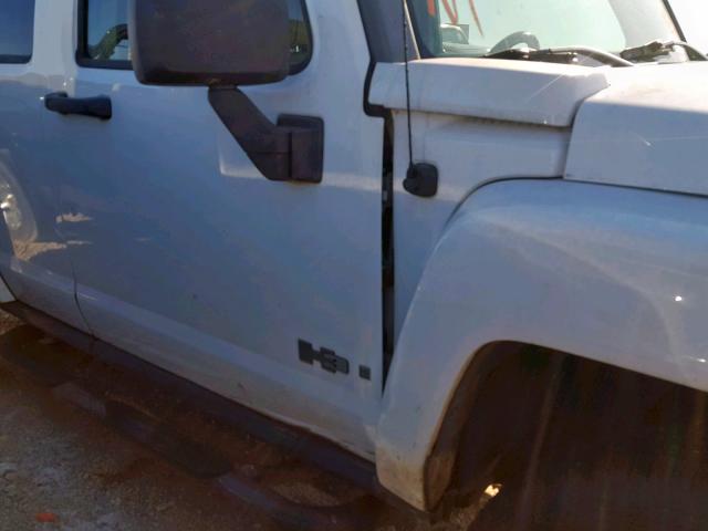 5GTDN136568101661 - 2006 HUMMER H3 WHITE photo 9