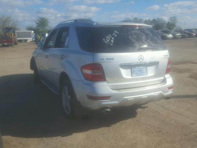 4JGBB7CB7BA650462 - 2011 MERCEDES-BENZ ML 550 4MA SILVER photo 3