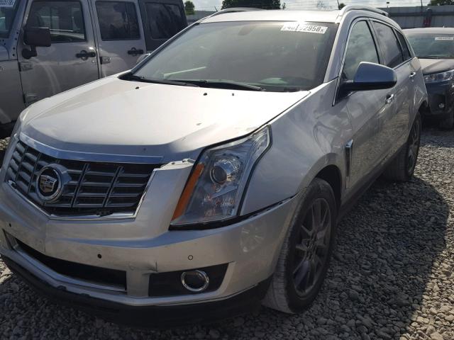 3GYFNCE3XGS566440 - 2016 CADILLAC SRX PERFOR SILVER photo 2