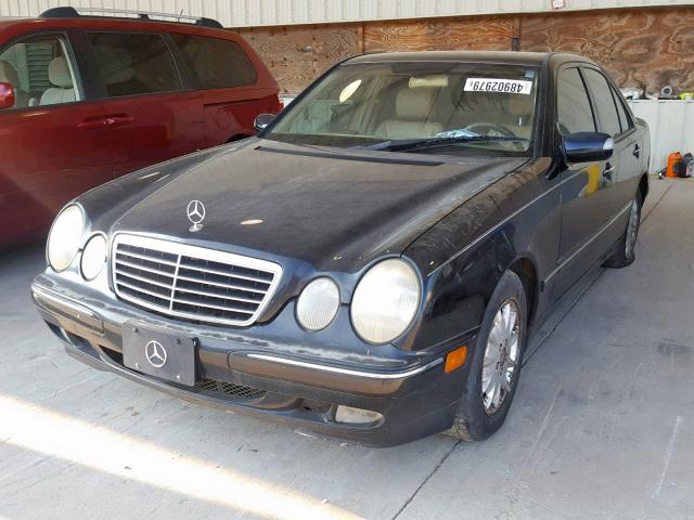 WDBJF65J7YB149012 - 2000 MERCEDES-BENZ E 320 BLACK photo 2