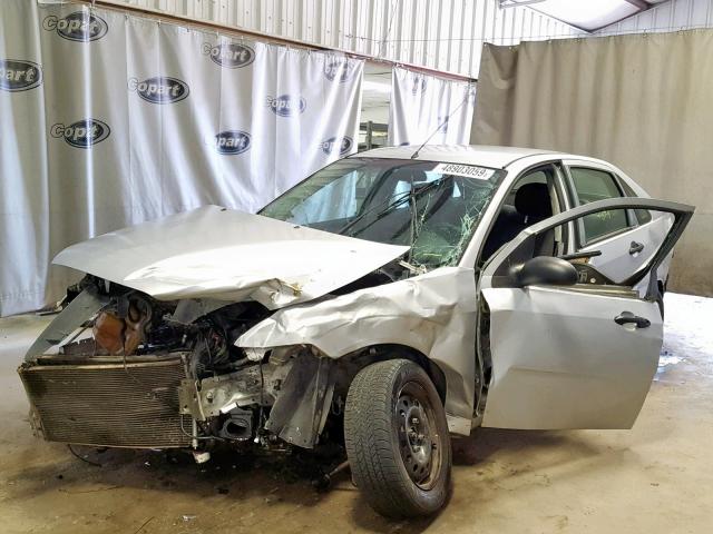 1FAFP34N07W244712 - 2007 FORD FOCUS ZX4 SILVER photo 2