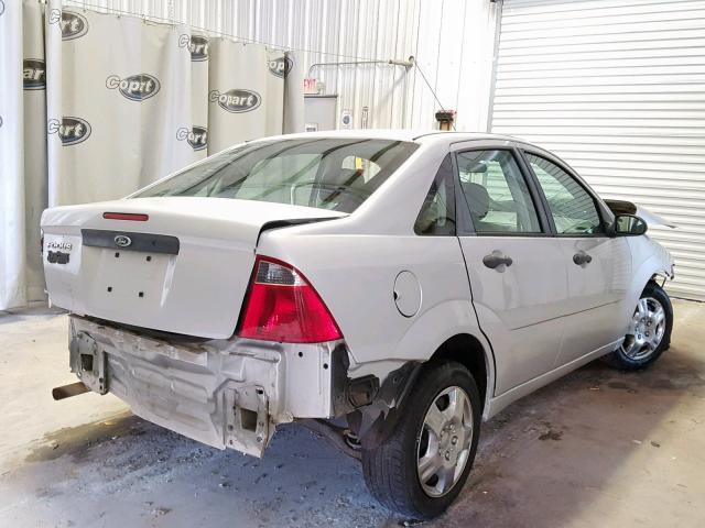 1FAFP34N07W244712 - 2007 FORD FOCUS ZX4 SILVER photo 4