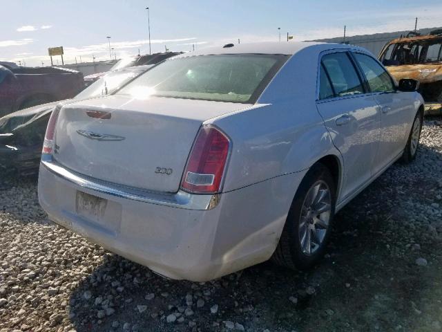 2C3CCAAG0DH665265 - 2013 CHRYSLER 300 WHITE photo 4