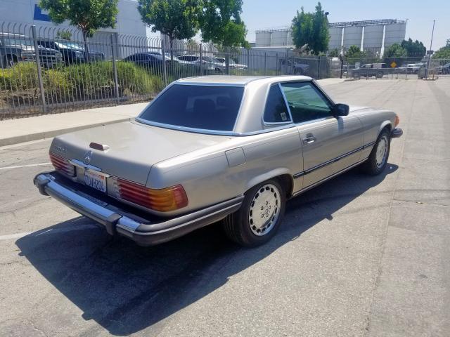 WDBBA48D3JA076486 - 1988 MERCEDES-BENZ 560 SL GOLD photo 4