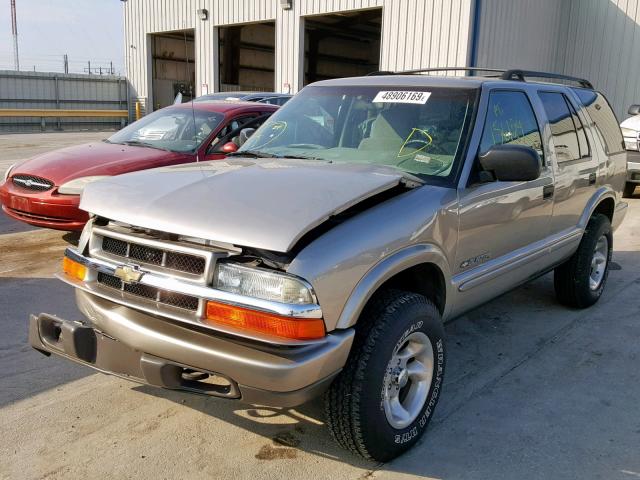 1GNDT13W72K201827 - 2002 CHEVROLET BLAZER SILVER photo 2