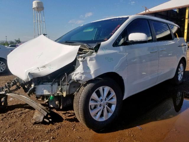 KNDMB5C13H6254565 - 2017 KIA SEDONA LX WHITE photo 2