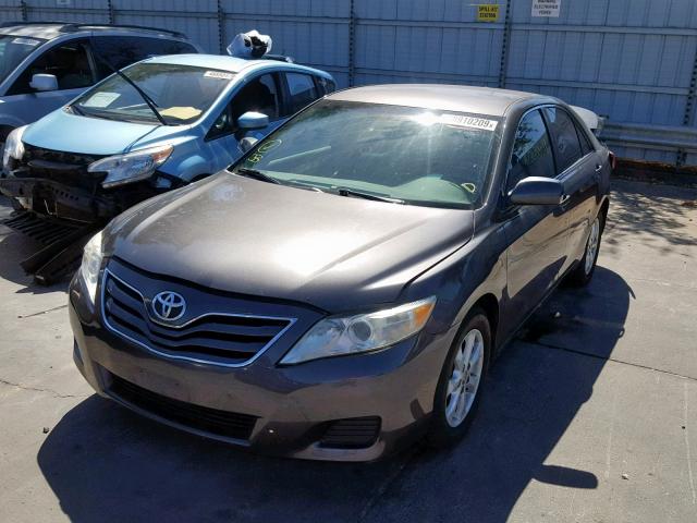 4T4BF3EK3BR192370 - 2011 TOYOTA CAMRY BASE GRAY photo 2