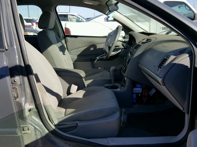 1G1ZS58FX8F143062 - 2008 CHEVROLET MALIBU LS GRAY photo 5