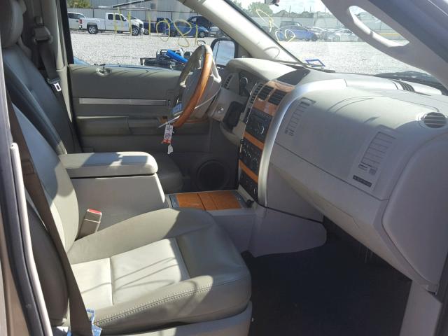 1A8HX58N88F146823 - 2008 CHRYSLER ASPEN LIMI TAN photo 5