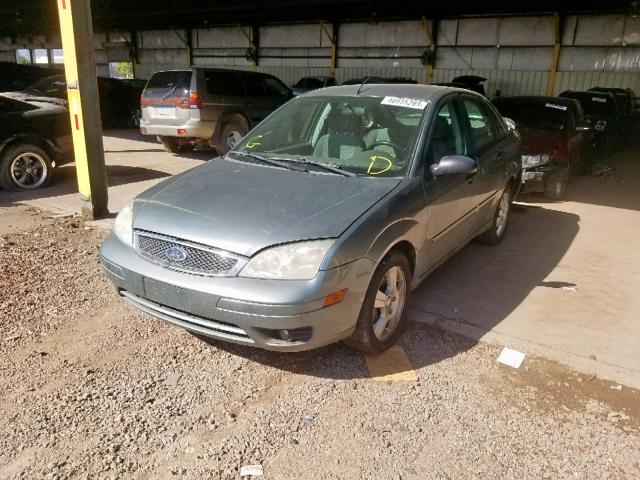 1FAFP34N45W232138 - 2005 FORD FOCUS ZX4 GRAY photo 2