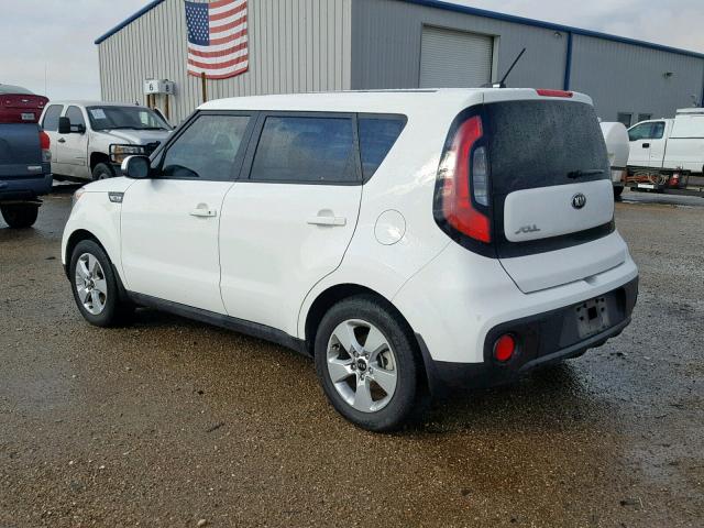 KNDJN2A25H7438842 - 2017 KIA SOUL WHITE photo 3