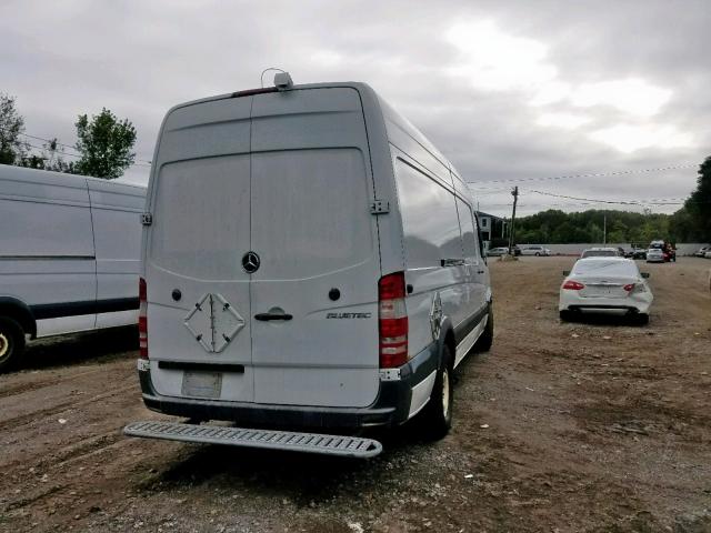 WD3PE8CB4B5576136 - 2011 MERCEDES-BENZ SPRINTER 2 WHITE photo 4